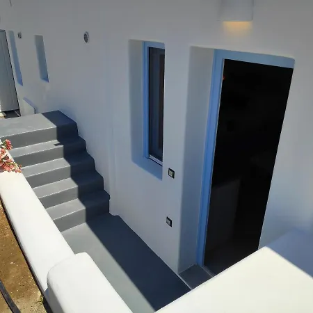 Santoxenia Dirmelas * Kamari (Santorini)